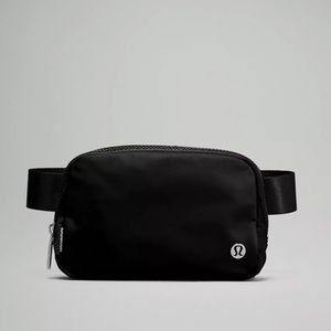 lululemon everywhere belt bag NWT